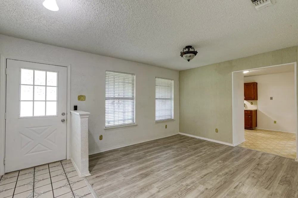 902 Wayne Avenue Duncanville, TX 75137