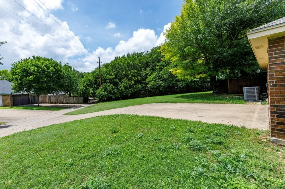 902 Wayne Avenue Duncanville, TX 75137