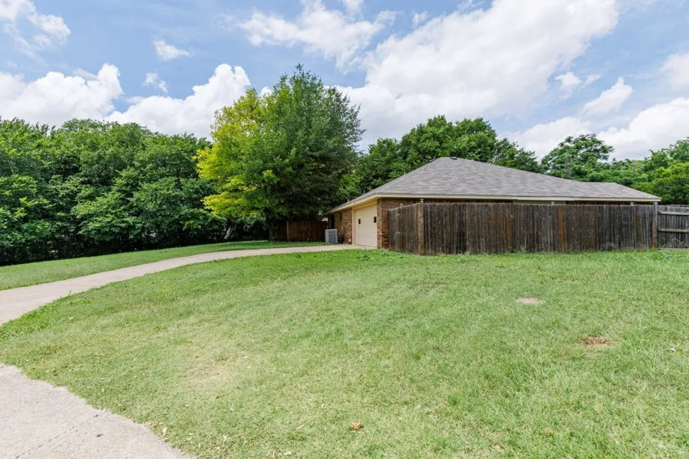 902 Wayne Avenue Duncanville, TX 75137