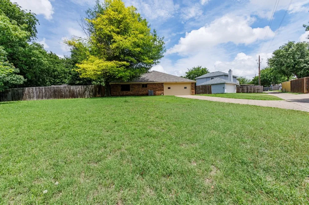 902 Wayne Avenue Duncanville, TX 75137