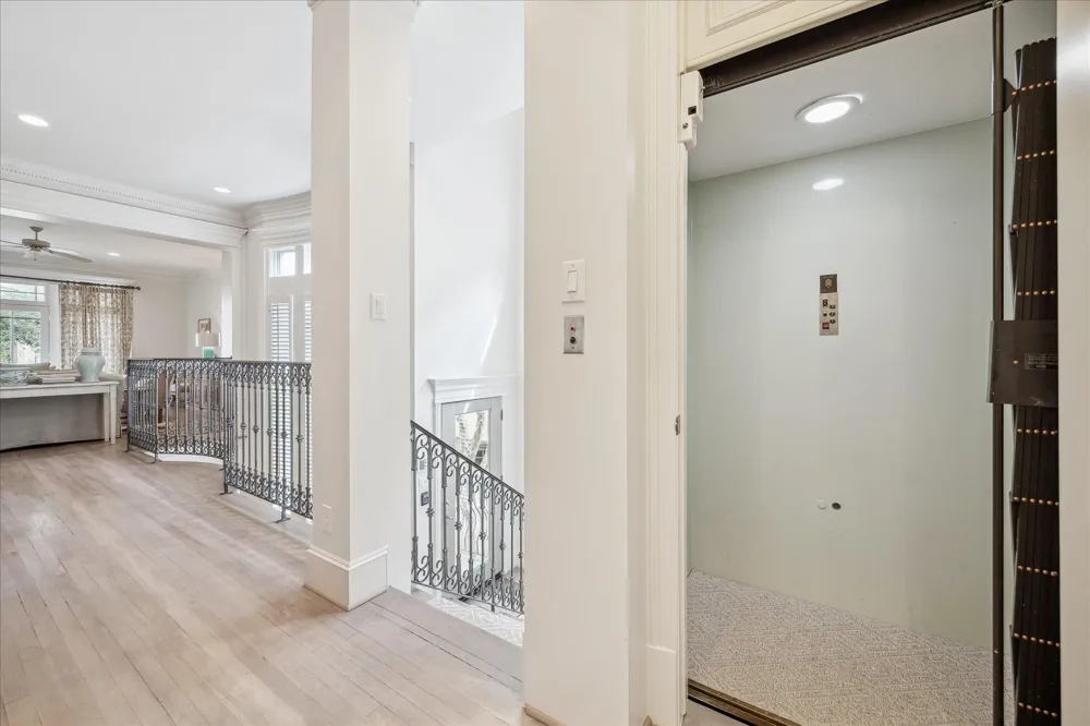 2211 Dunraven Lane Houston, TX 77019