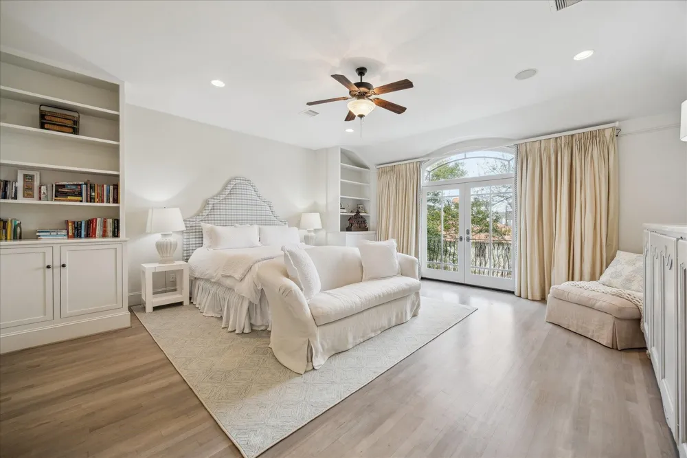 2211 Dunraven Lane Houston, TX 77019