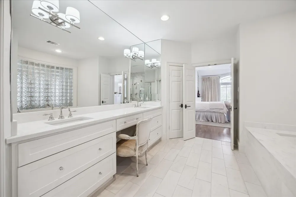2211 Dunraven Lane Houston, TX 77019