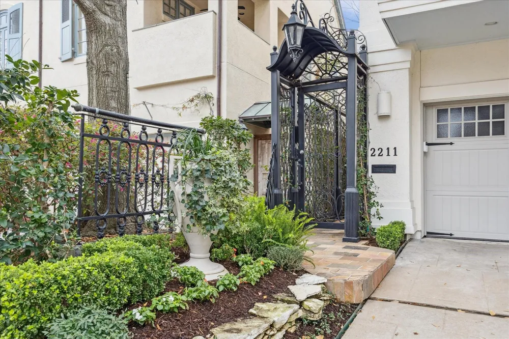 2211 Dunraven Lane Houston, TX 77019