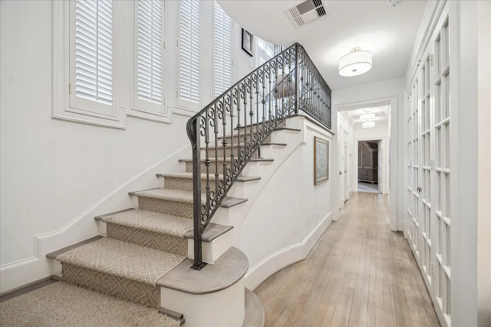 2211 Dunraven Lane Houston, TX 77019