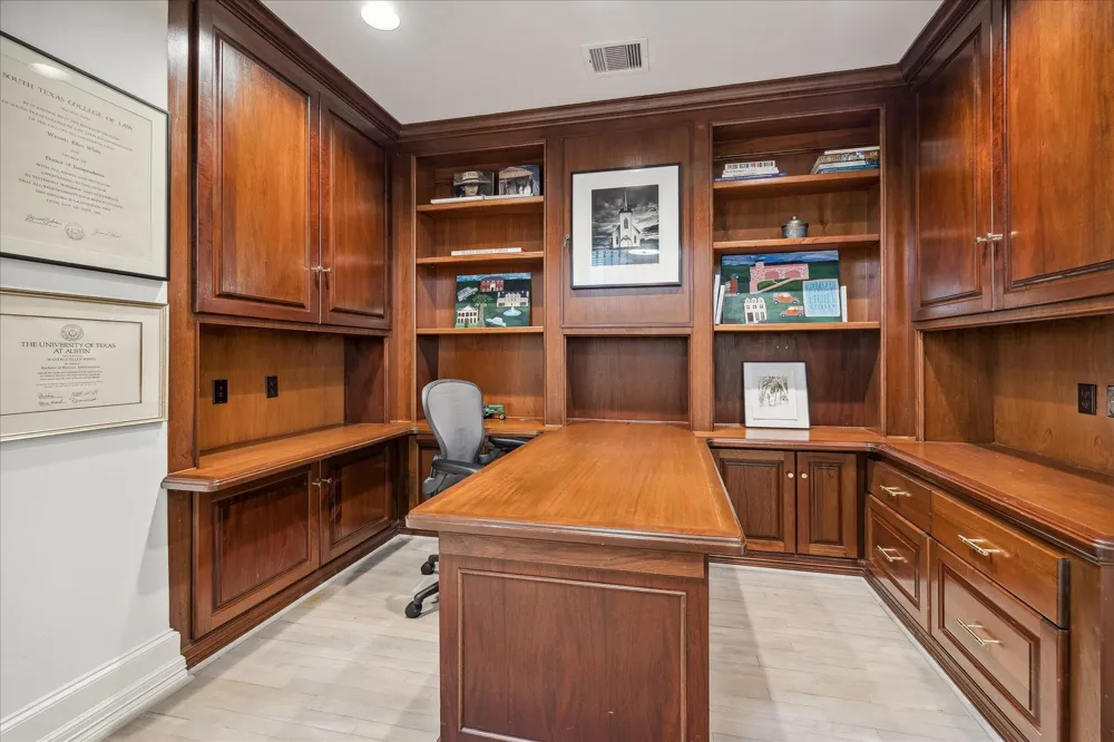 2211 Dunraven Lane Houston, TX 77019