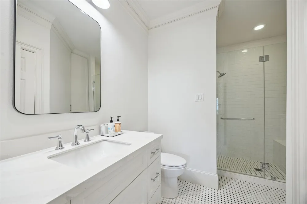 2211 Dunraven Lane Houston, TX 77019