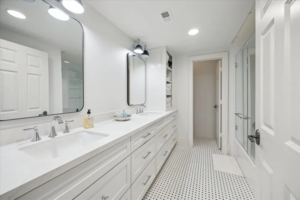 2211 Dunraven Lane Houston, TX 77019