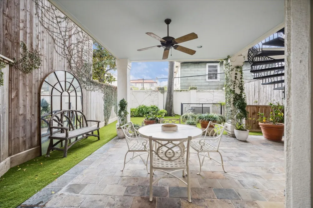 2211 Dunraven Lane Houston, TX 77019