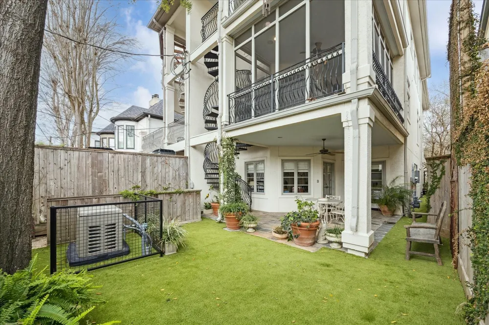 2211 Dunraven Lane Houston, TX 77019