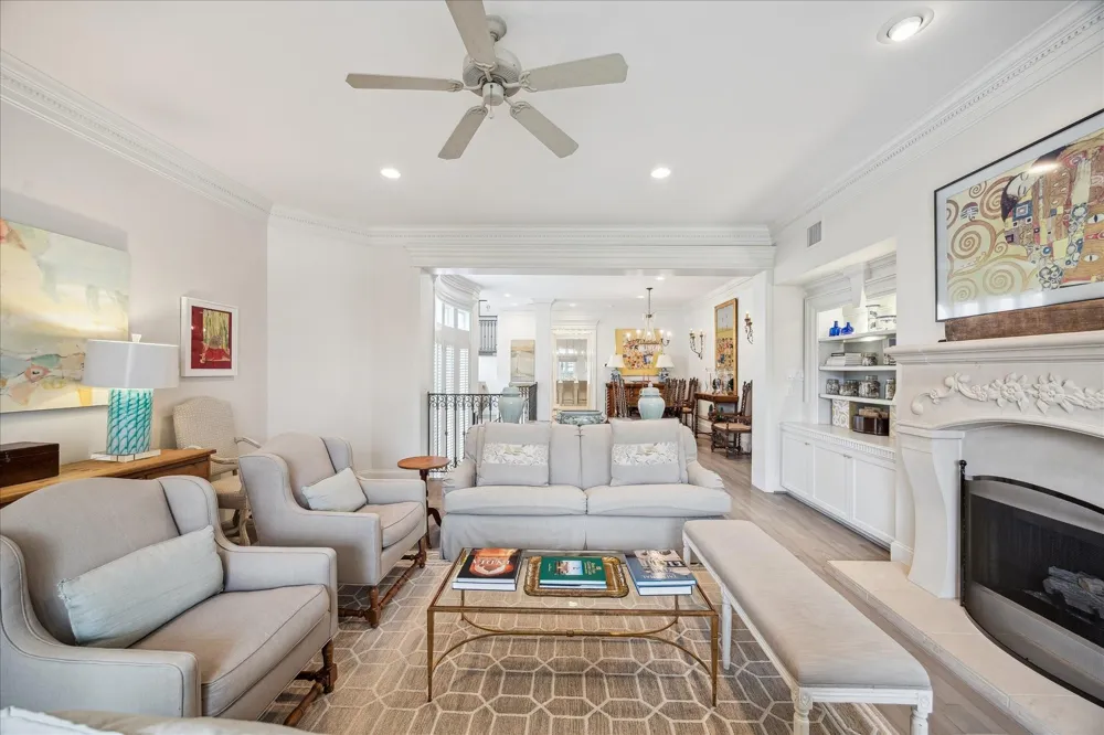 2211 Dunraven Lane Houston, TX 77019
