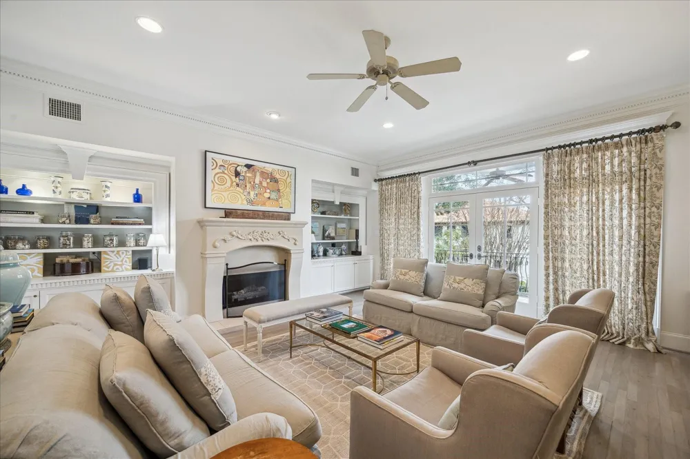 2211 Dunraven Lane Houston, TX 77019