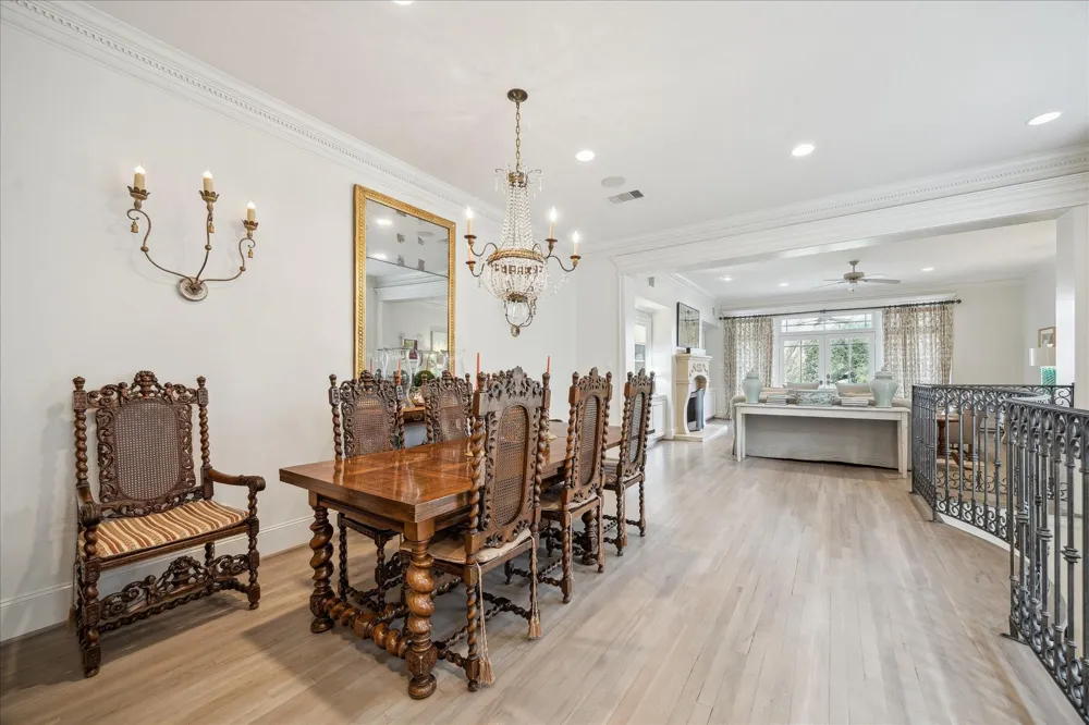 2211 Dunraven Lane Houston, TX 77019