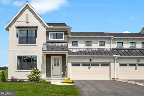 8 MELROSE LANE