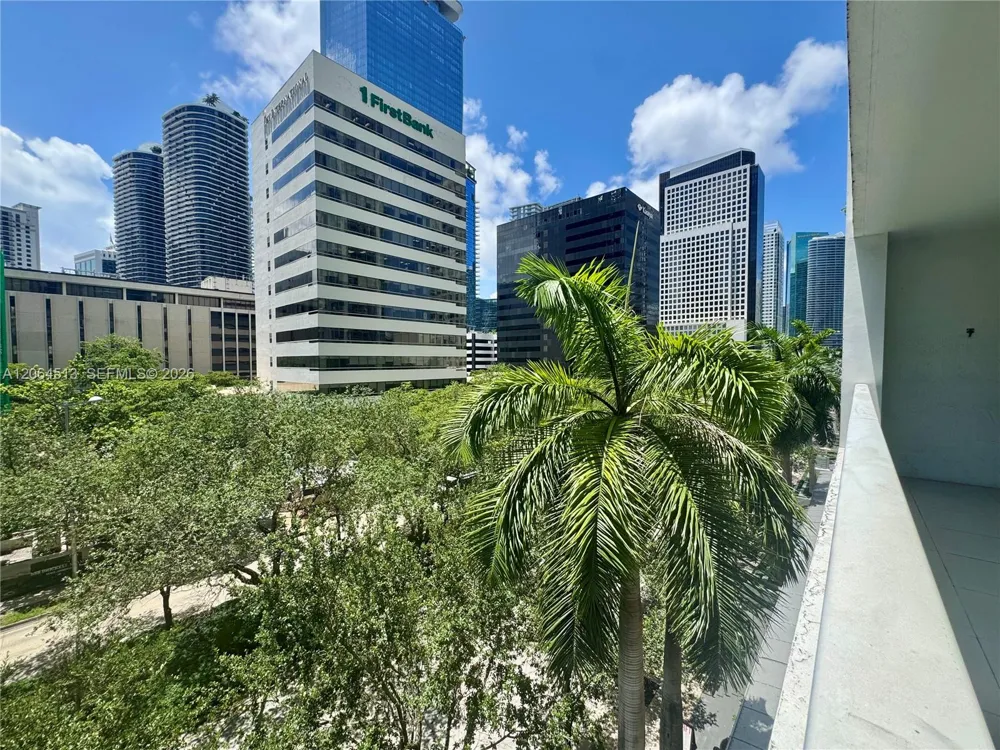 951 Brickell Ave #409 Miami, FL 33131