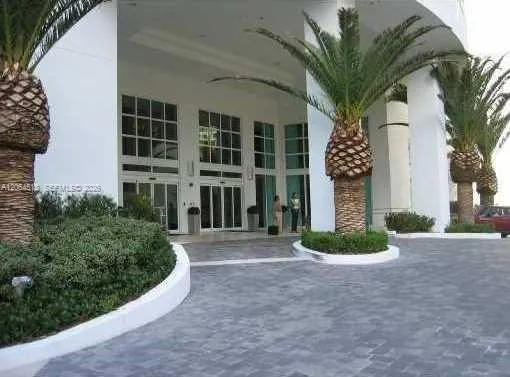 951 Brickell Ave #409 Miami, FL 33131