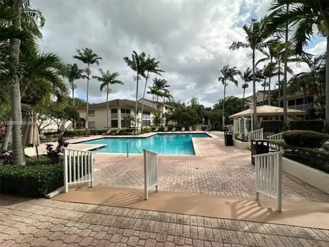 15201 Glenmoor Dr #15201