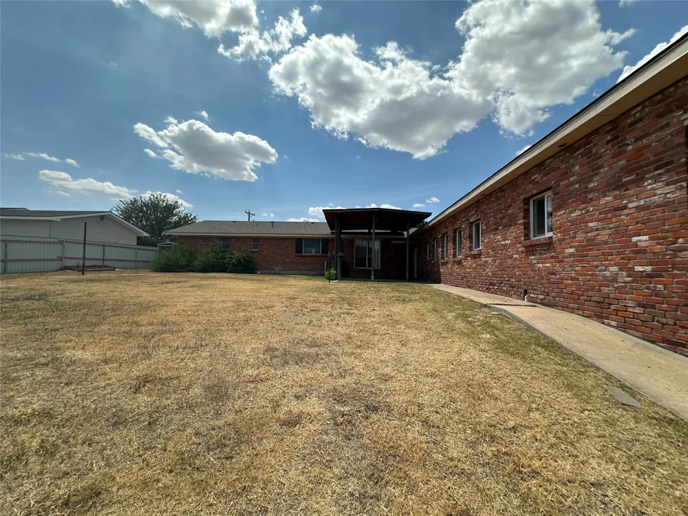 1308 Lion Street Miami, TX 79059