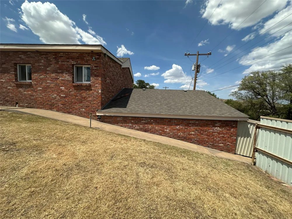 1308 Lion Street Miami, TX 79059