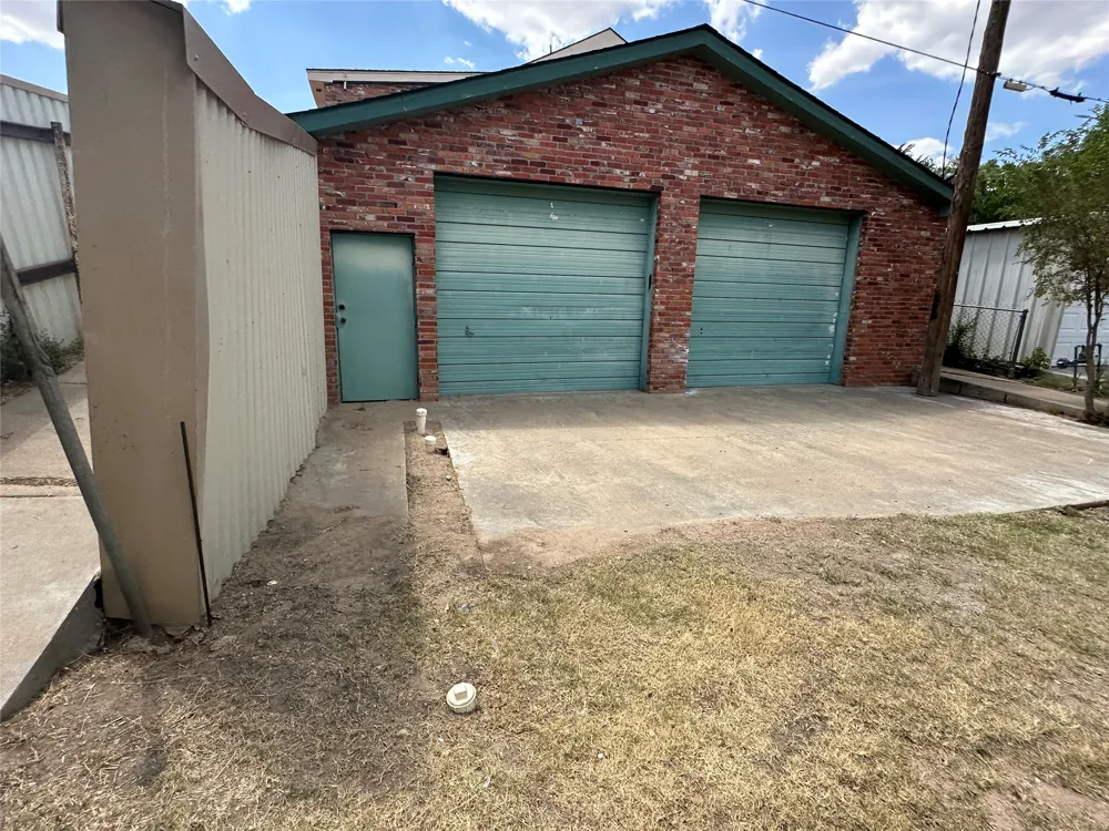 1308 Lion Street Miami, TX 79059