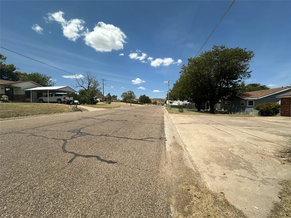 1308 Lion Street Miami, TX 79059