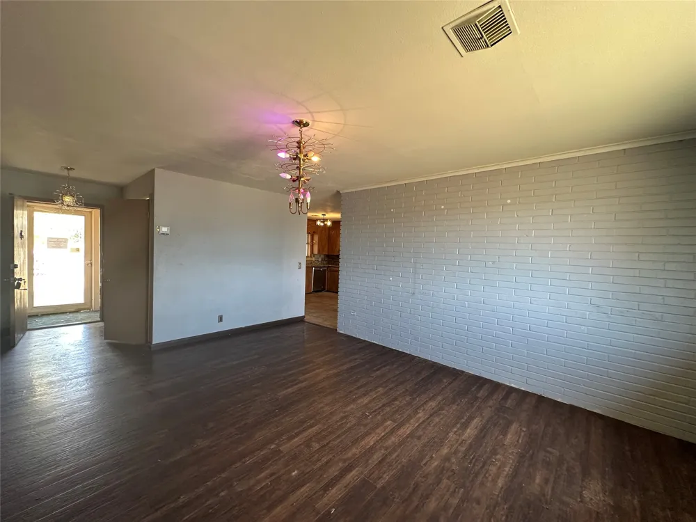 1308 Lion Street Miami, TX 79059
