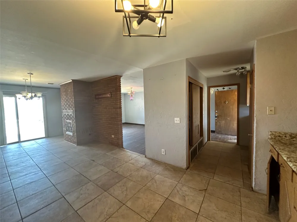 1308 Lion Street Miami, TX 79059