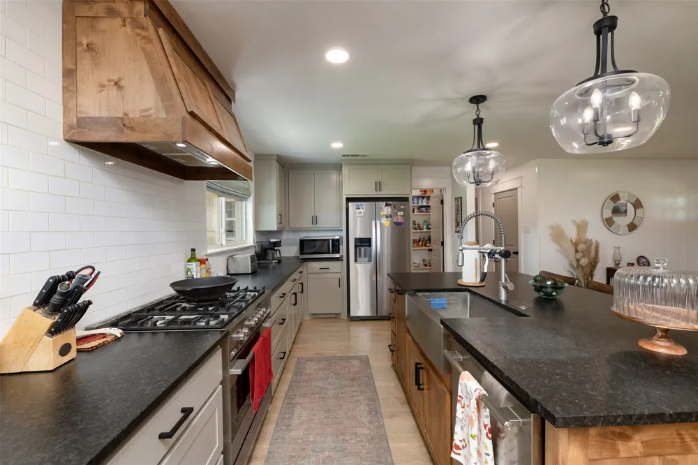 489 Pine Road Poolville, TX 76487