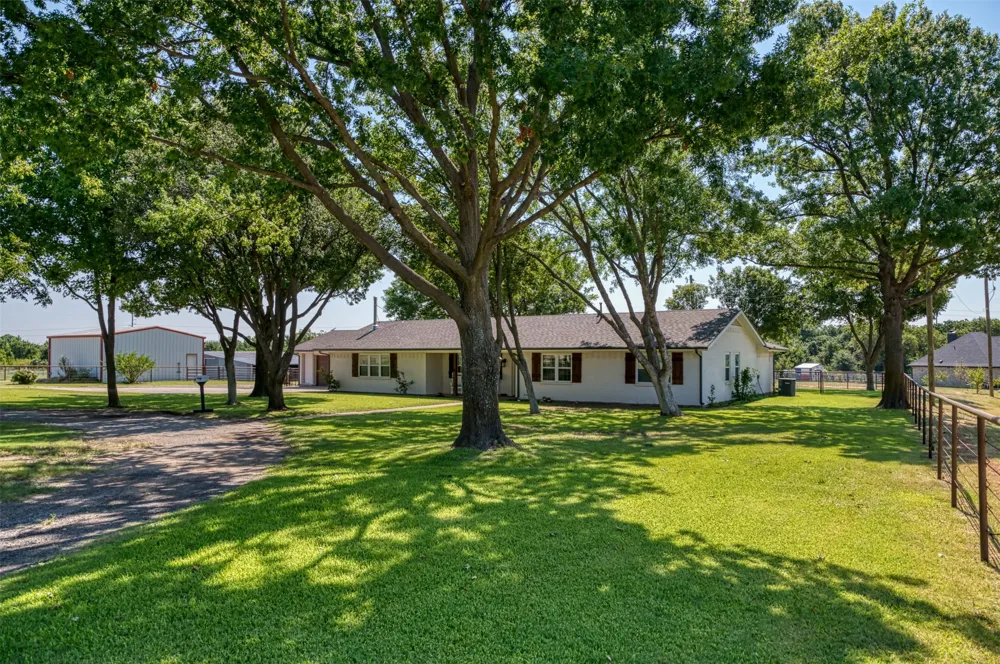 489 Pine Road Poolville, TX 76487