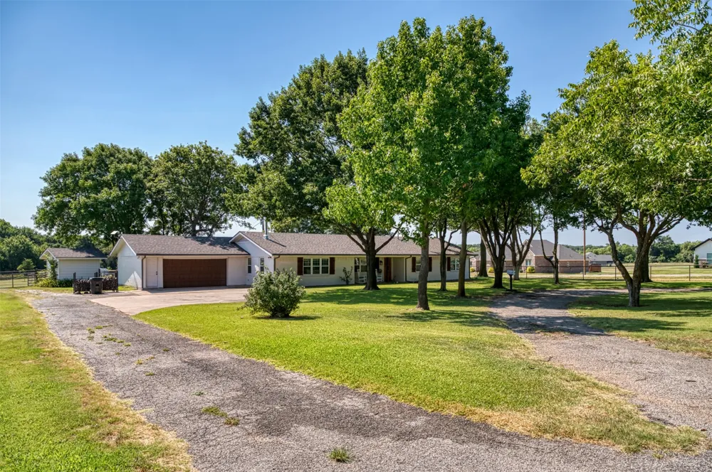 489 Pine Road Poolville, TX 76487