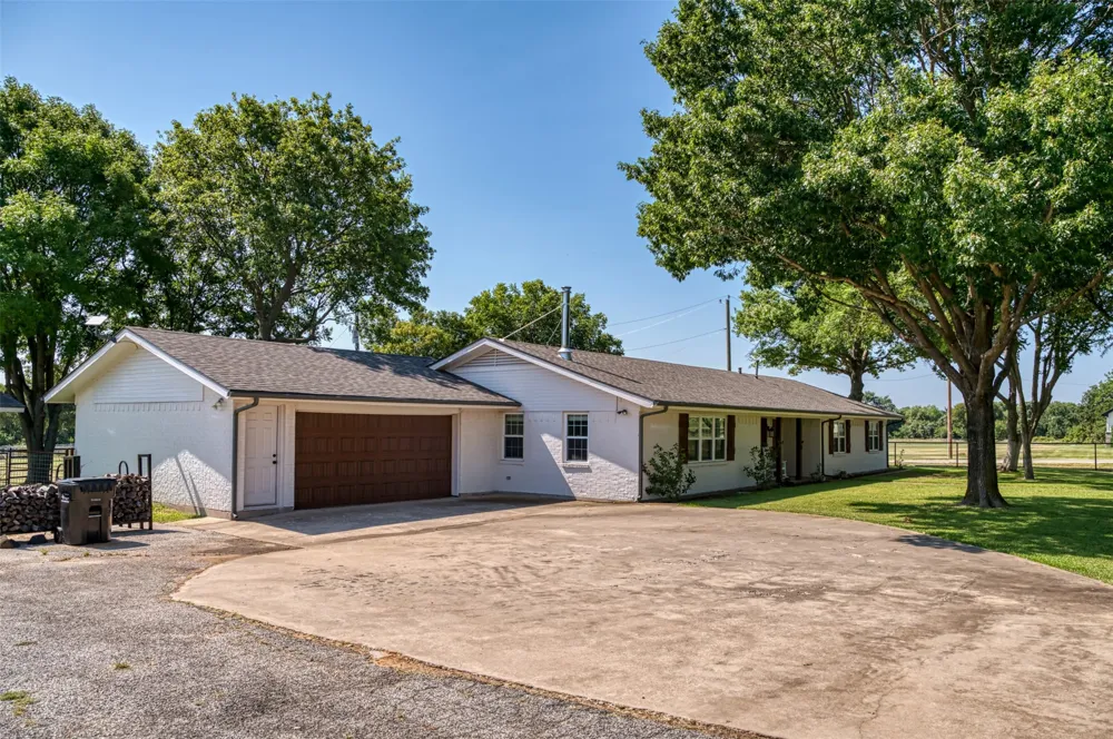 489 Pine Road Poolville, TX 76487
