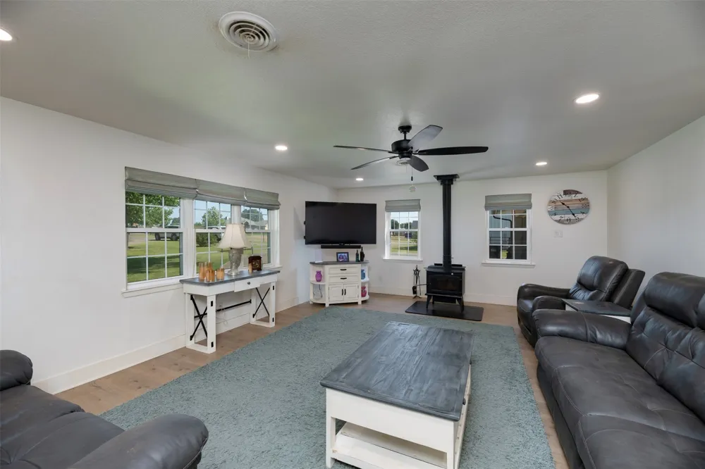 489 Pine Road Poolville, TX 76487