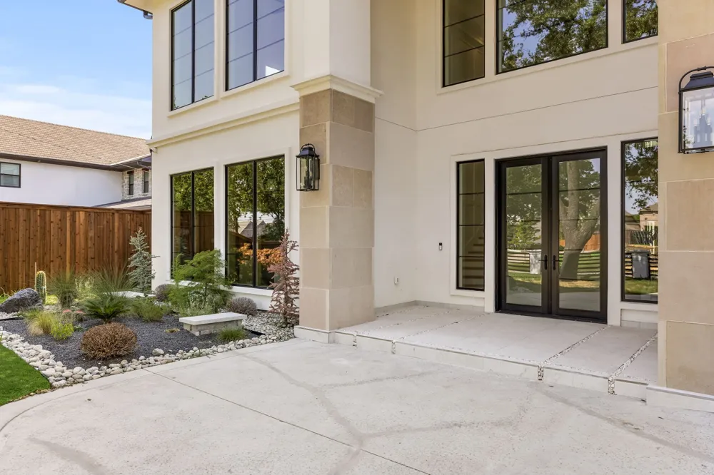 9421 Thornberry Lane Dallas, TX 75220