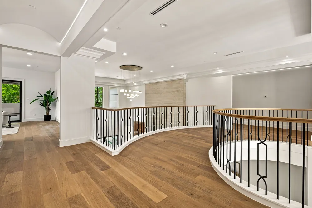 9421 Thornberry Lane Dallas, TX 75220