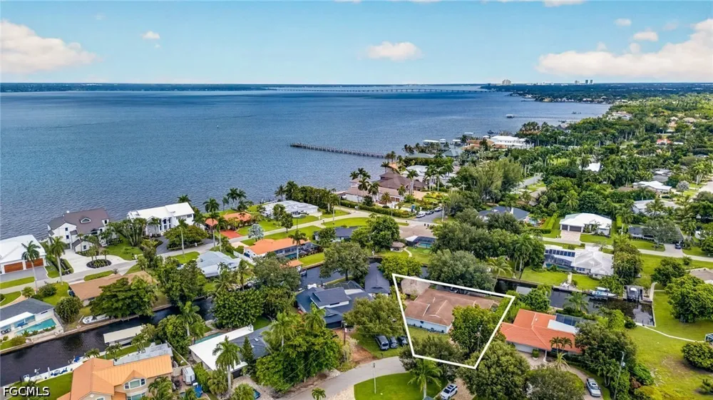 Sunnyside Court Fort Myers, FL 33919