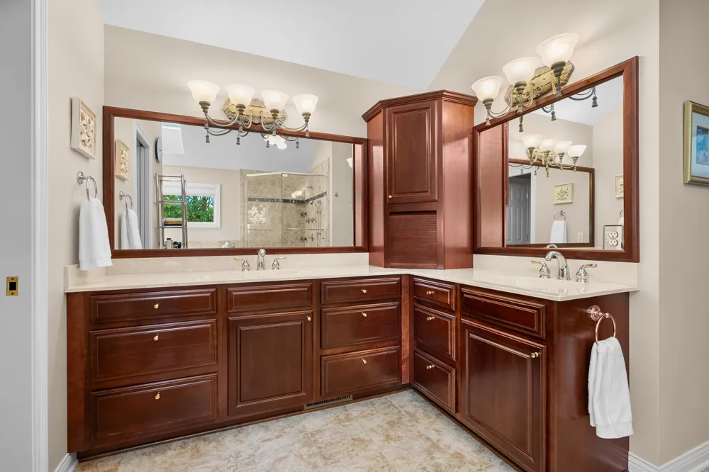 8475 Parkstone Terrace Mattawan, MI 49071