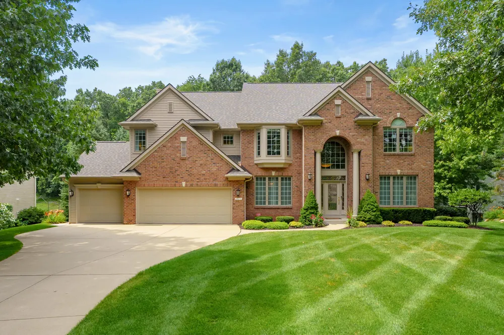 8475 Parkstone Terrace Mattawan, MI 49071
