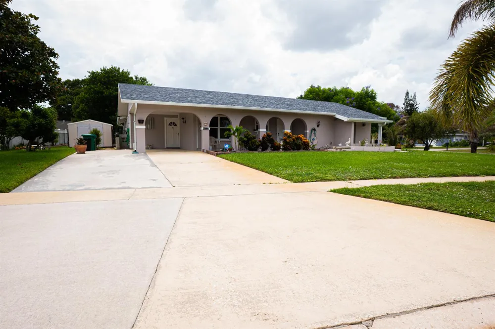 814 SE Corto Court Port St. Lucie, FL 34983