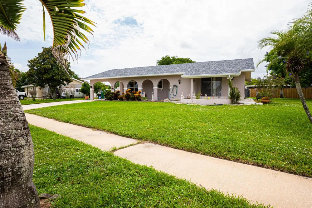 814 SE Corto Court Port St. Lucie, FL 34983