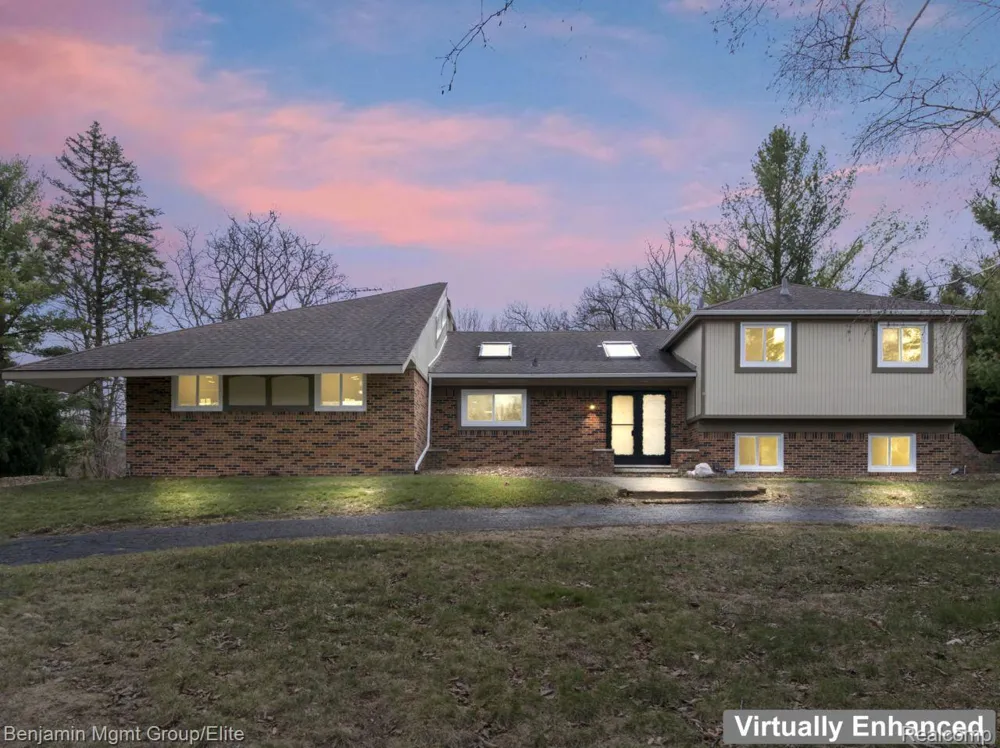 5910 Cedar Knoll Drive Genoa Township, MI 48116