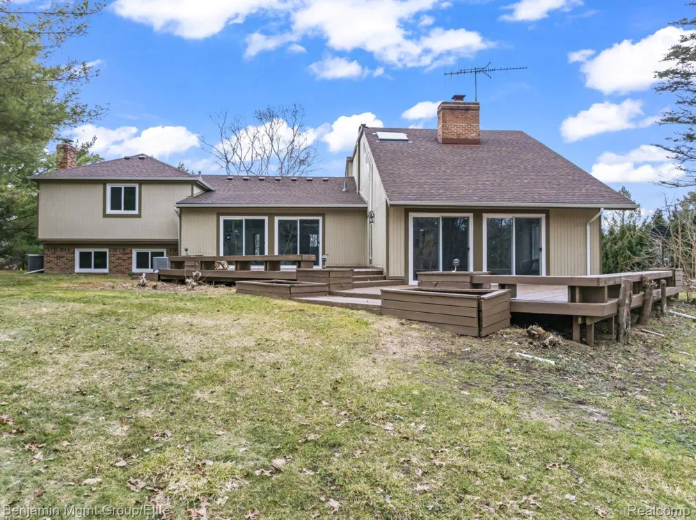 5910 Cedar Knoll Drive Genoa Township, MI 48116