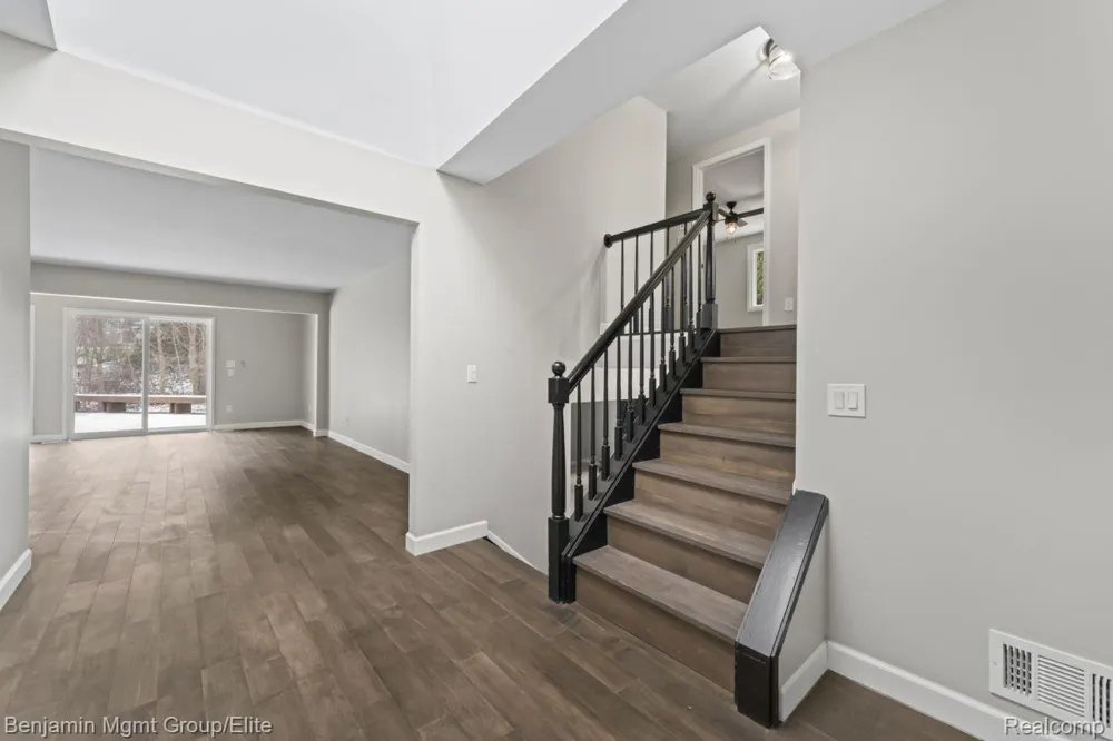 5910 Cedar Knoll Drive Genoa Township, MI 48116