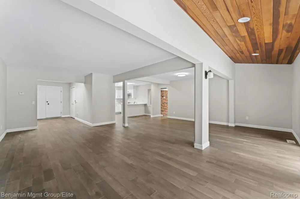 5910 Cedar Knoll Drive Genoa Township, MI 48116