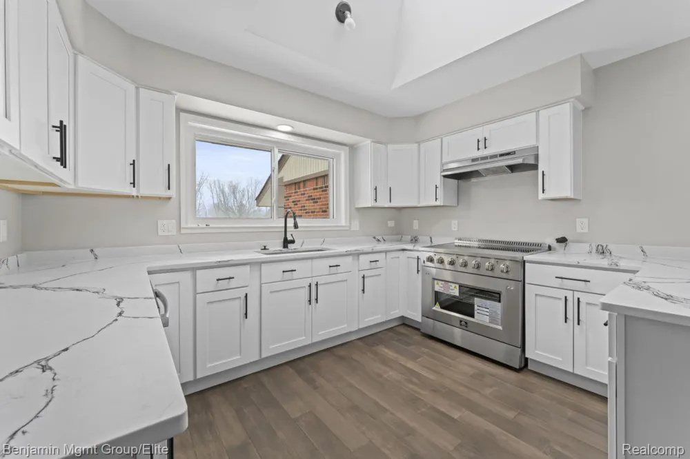 5910 Cedar Knoll Drive Genoa Township, MI 48116