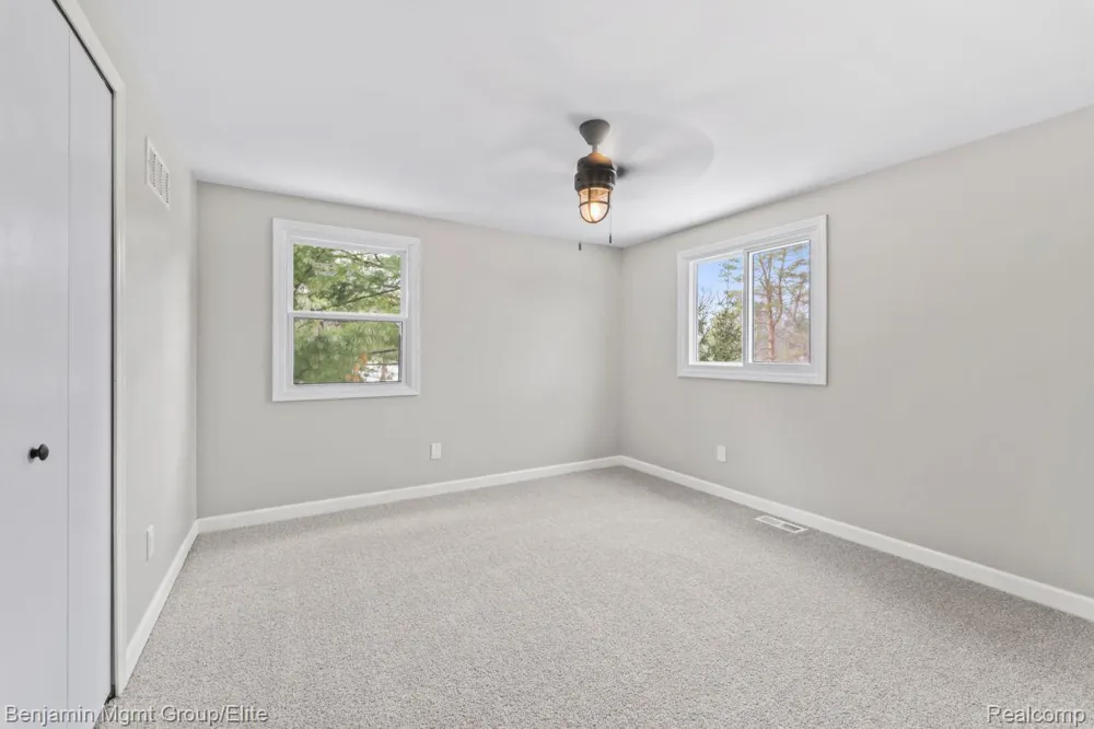 5910 Cedar Knoll Drive Genoa Township, MI 48116