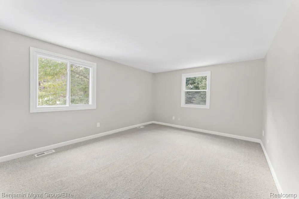 5910 Cedar Knoll Drive Genoa Township, MI 48116
