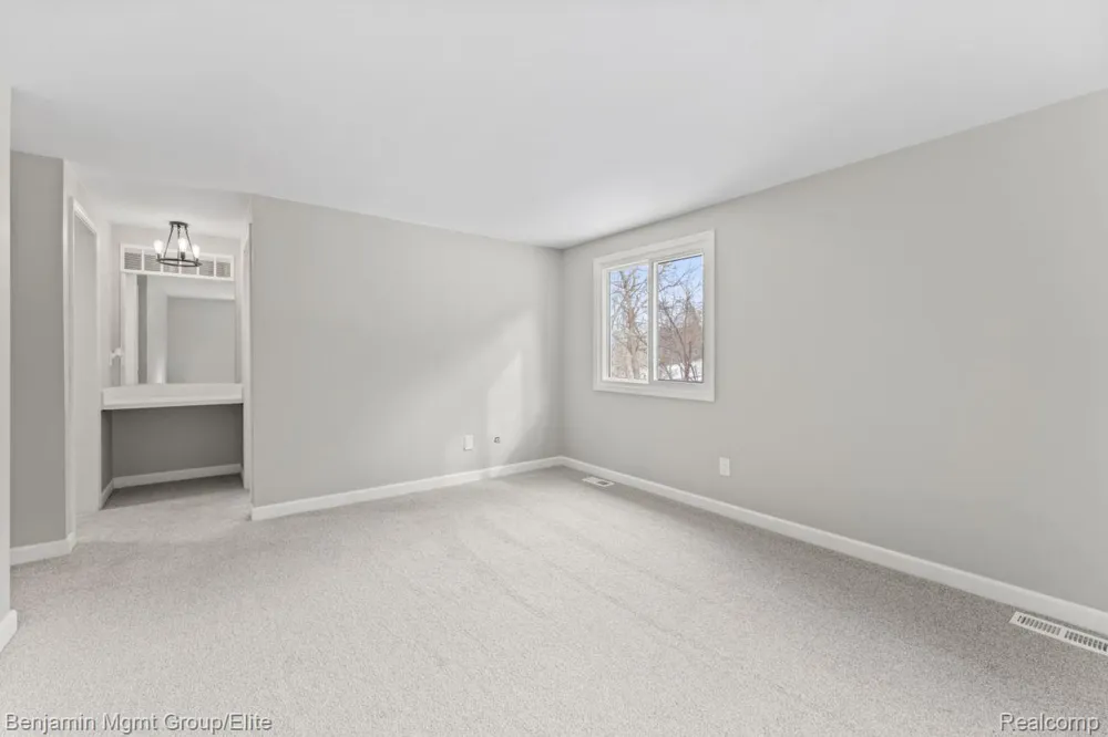 5910 Cedar Knoll Drive Genoa Township, MI 48116