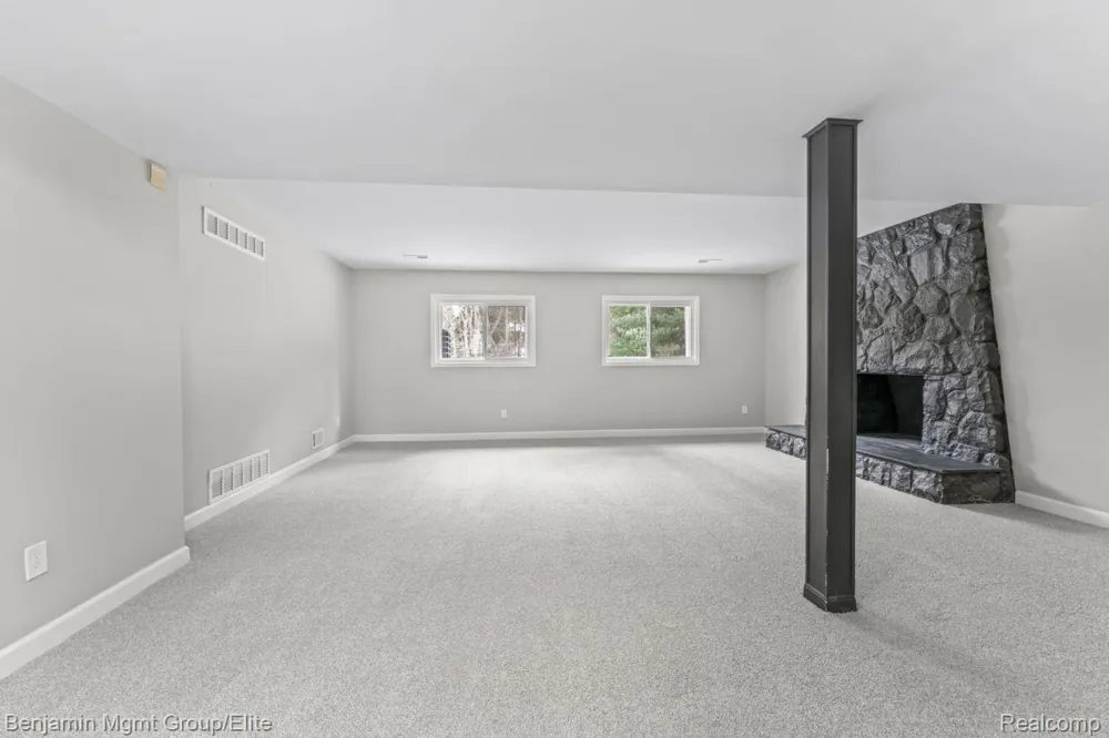 5910 Cedar Knoll Drive Genoa Township, MI 48116