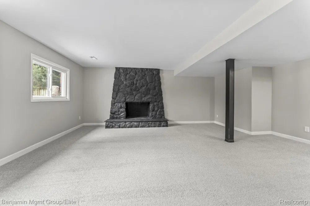 5910 Cedar Knoll Drive Genoa Township, MI 48116