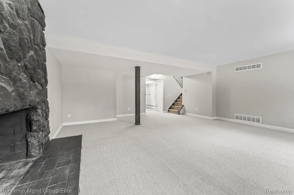 5910 Cedar Knoll Drive Genoa Township, MI 48116